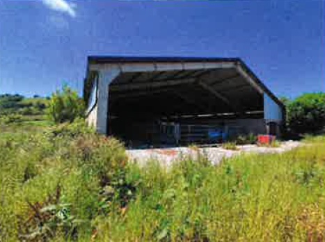 Karrantzako abeltzaintza-pabiloia duen lursaila saltzen da